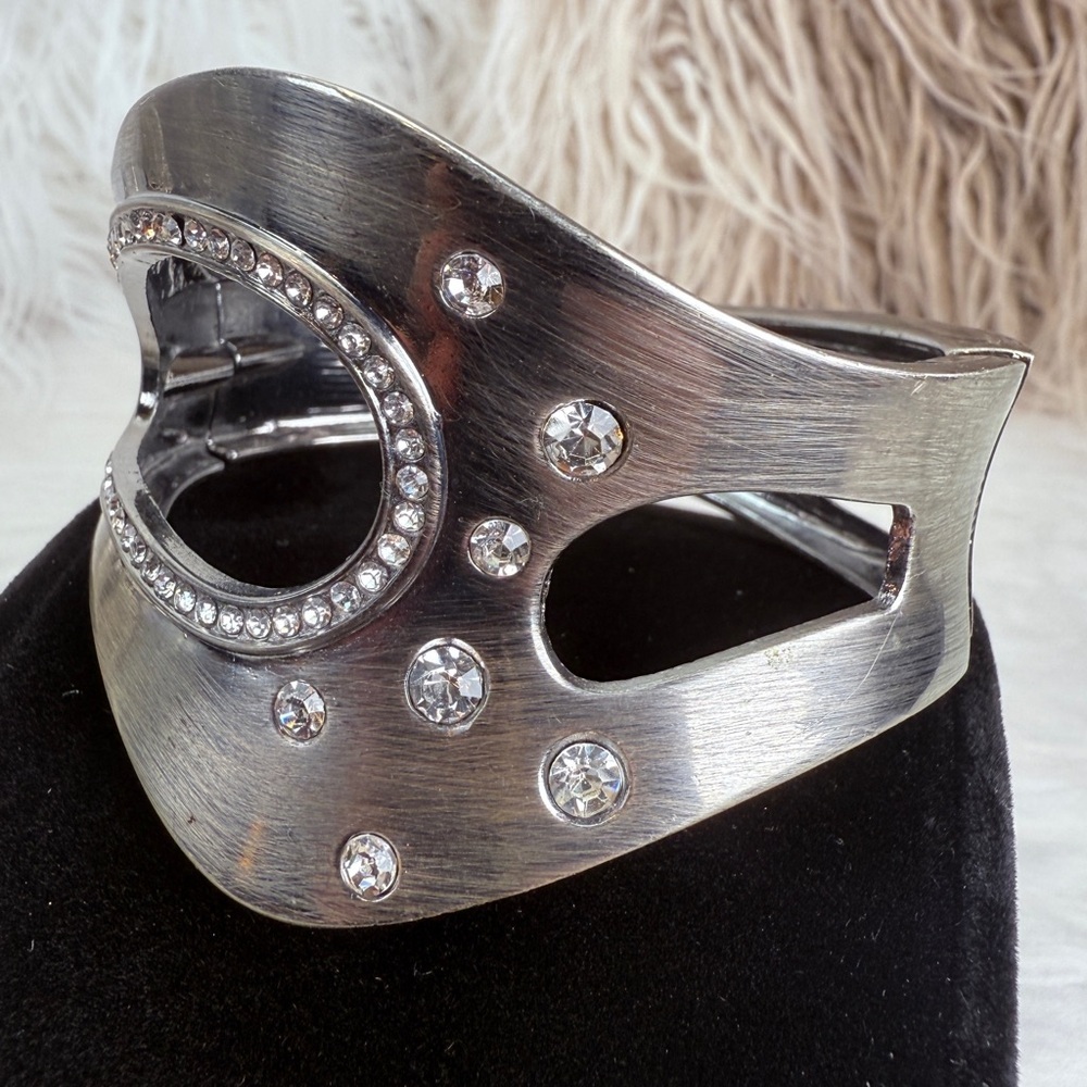 Gorgeous weighted Silvertone bling wideband statement bracelet - Picture 12 of 12